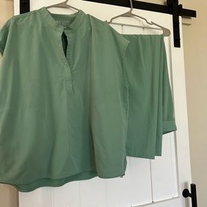 Figs scrub set Sage. Oversized top xxl. Pants xxl